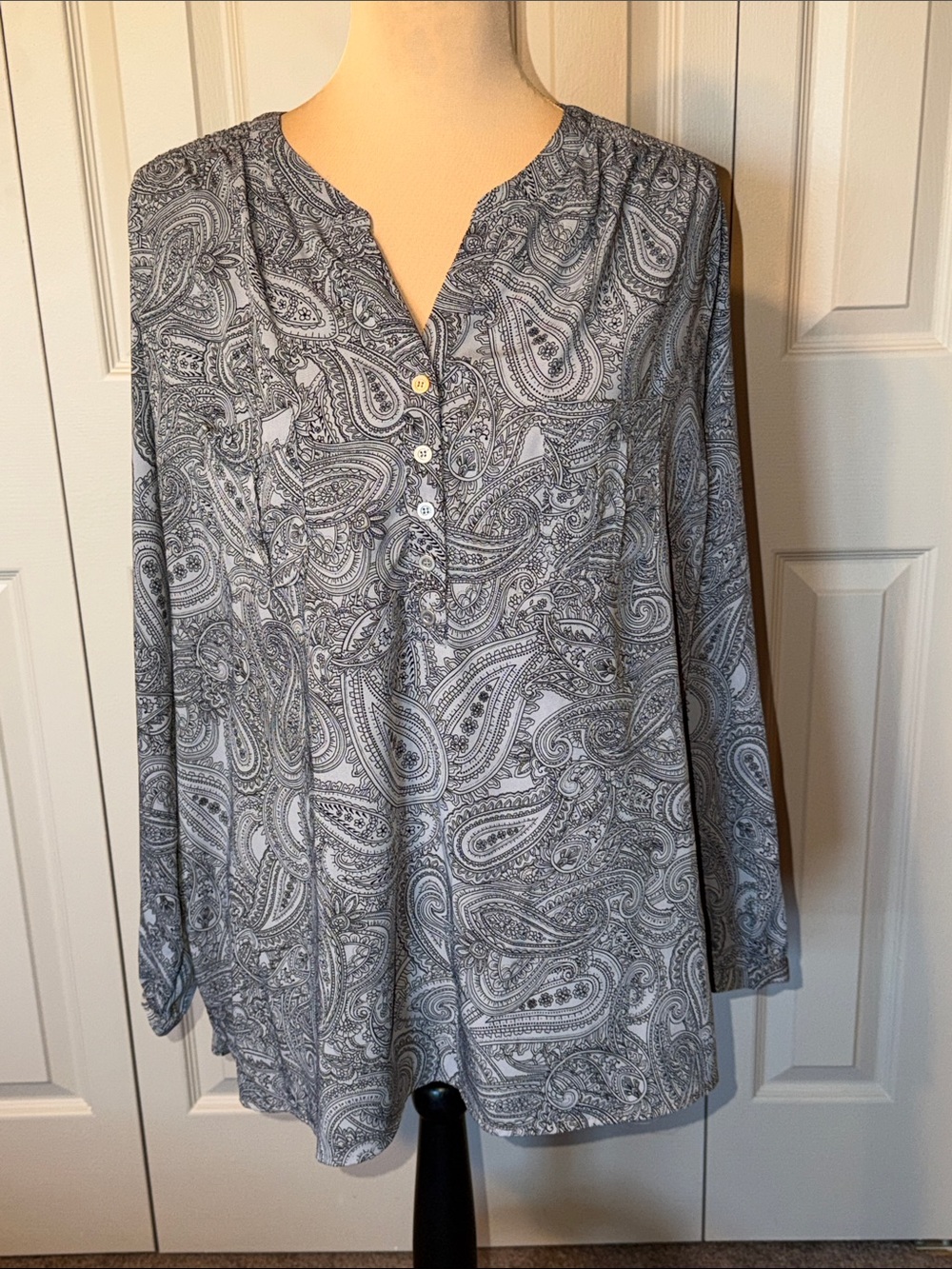 Croft & Barrow Long Sleeve Gray & Black Paisley Blouse Women's Size 1X